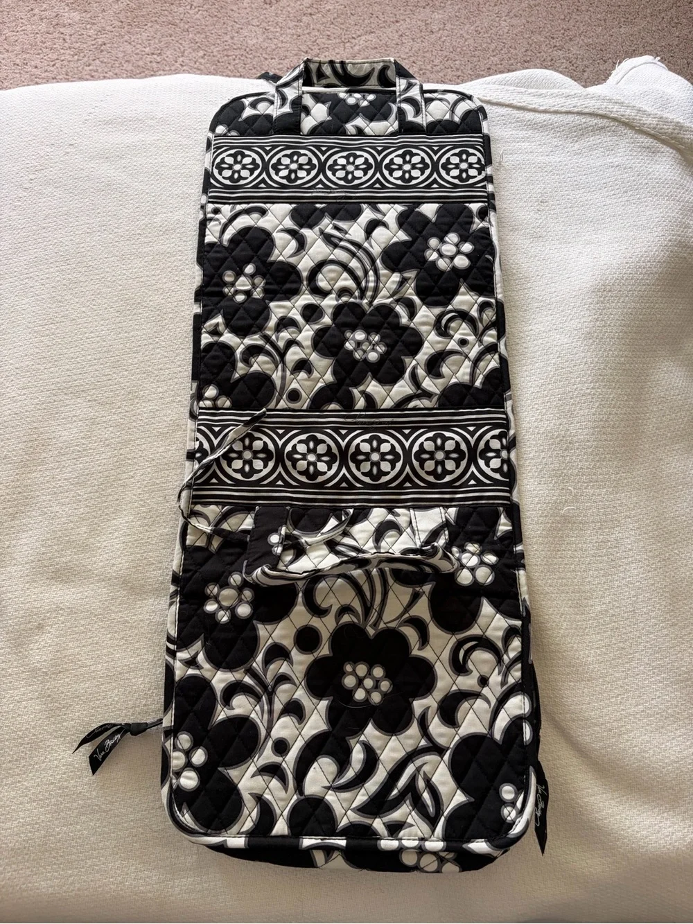 Vera Bradley Black & White Floral Quilted Travel Hanging Organizer
